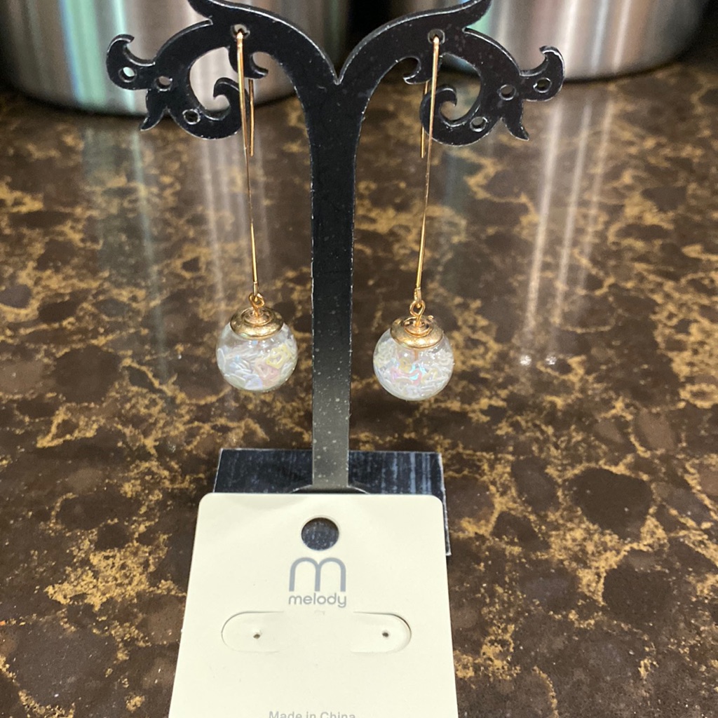 Melody Fashion Earrings With Ball Filled With Iridescent Hearts!